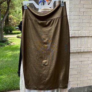 BEBE shirk size M, pretty good 😊